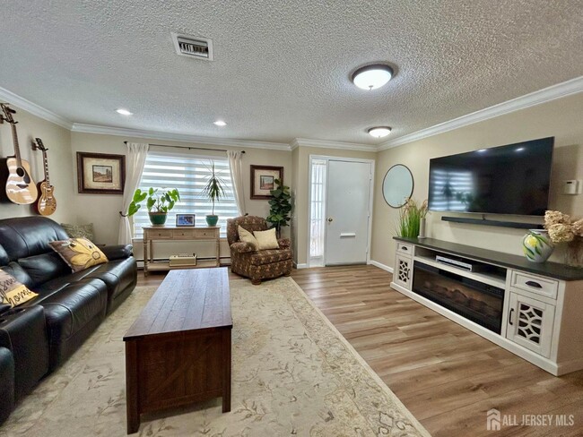 Photo - 28 Larch Plaza