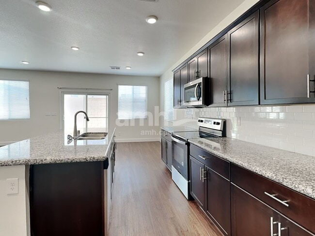 Photo - 1806 Viaggio Ave