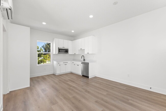 Photo - 2525 13th Ave N