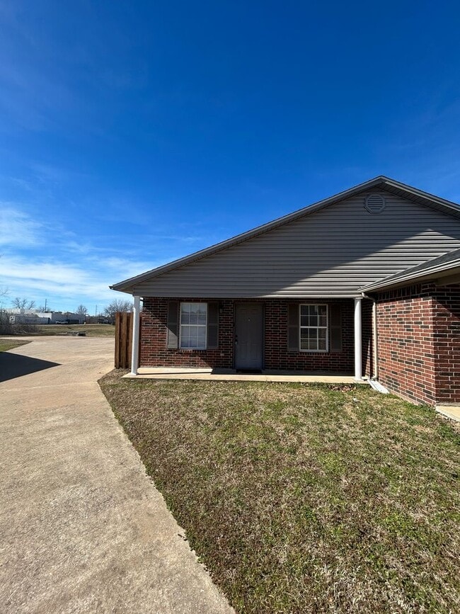 Photo - 3510 SW Landau Ct Unit 3510 SW Landau Ct Apt 2