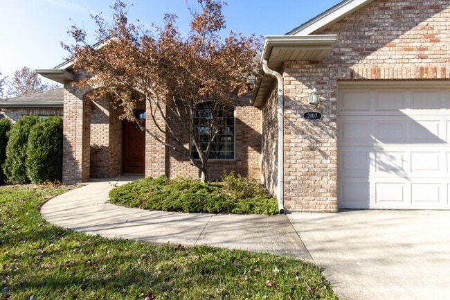 Charming 3 Bed/2BA Home - Charming 3 Bed/2BA Home