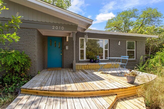 Photo - CONTEMPORARY HOME IN ALAMO HEIGHTS