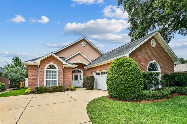 Building Photo - 5930 Hermitage Dr