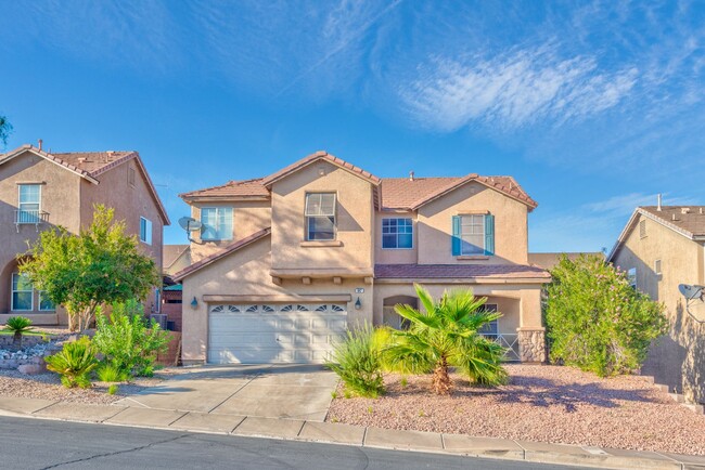 4 Bedroom, One downstairs. Close to 215 a... - 4 Bedroom, One downstairs.  Close to 215 a... Casa