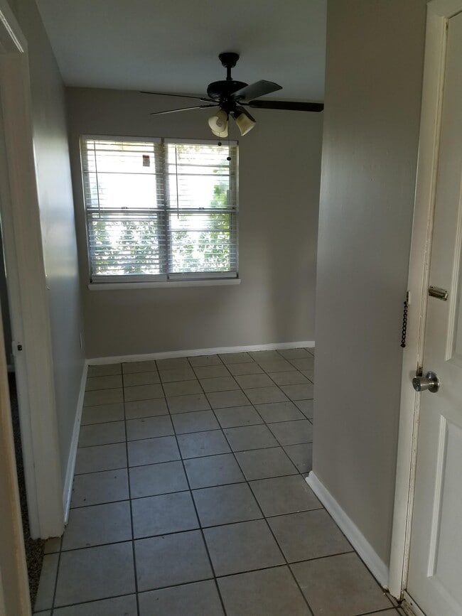 Photo - 2113 Henderson Dr
