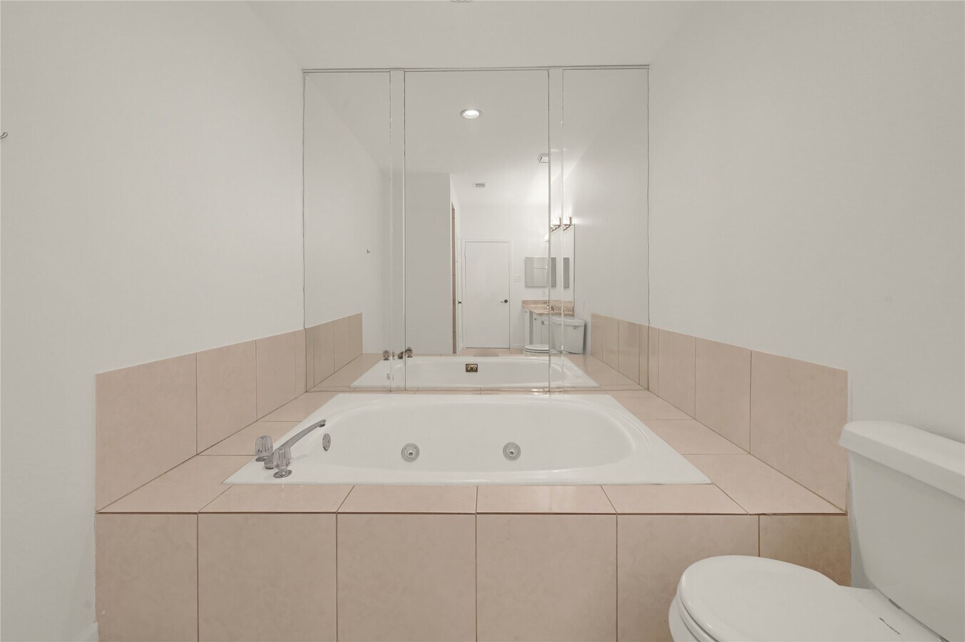 Photo - 2860 Holly Hall St Unidad 2860