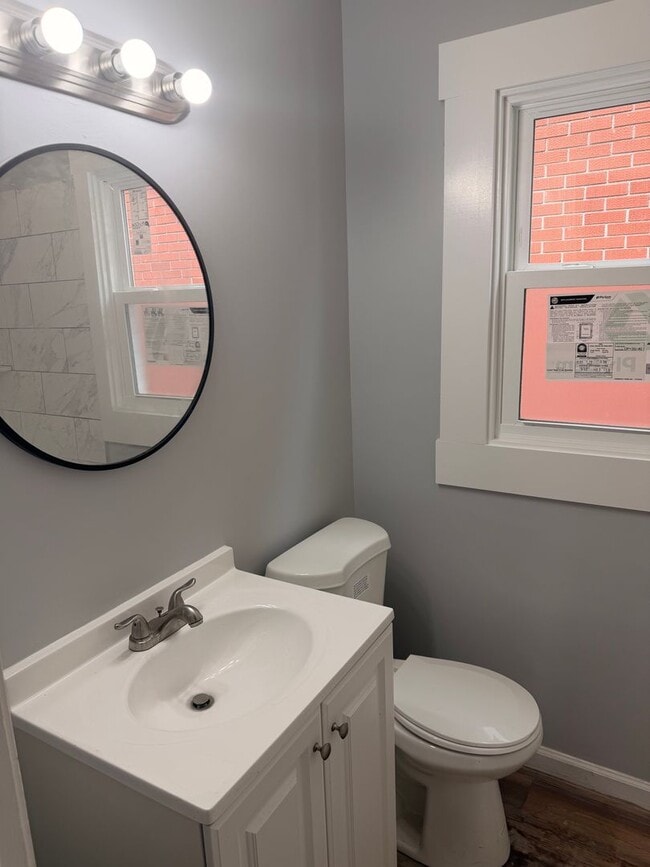 Photo - Gorgeous fully renovated 3 br house!