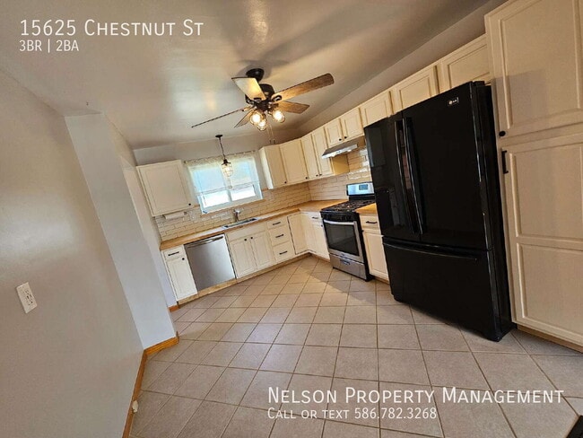 Photo - 15625 Chestnut St