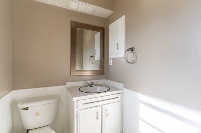 Photo - Cute 4 bedroom House