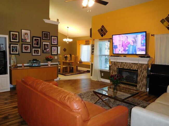 Photo - 1877 E Turnberry Ave