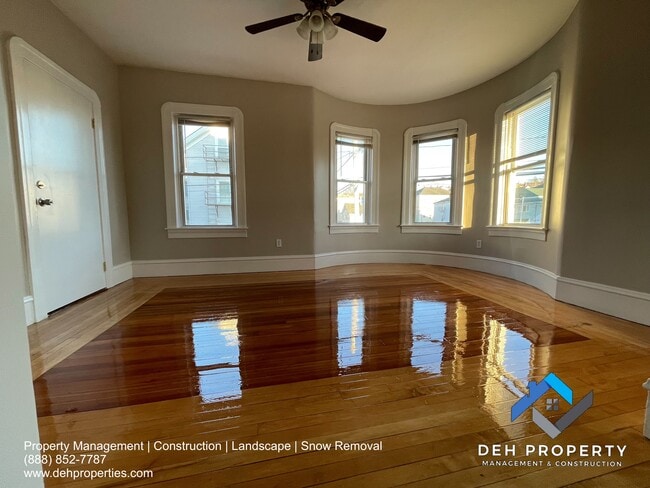 Building Photo - 216 Hope St Unit 2