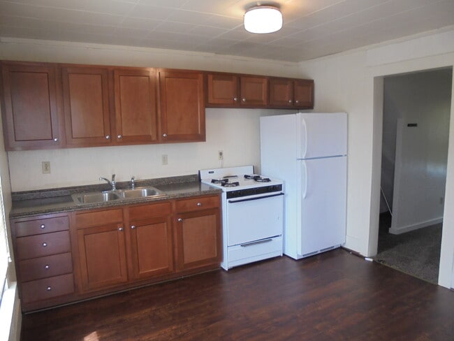 Building Photo - 605 2nd St Unit A