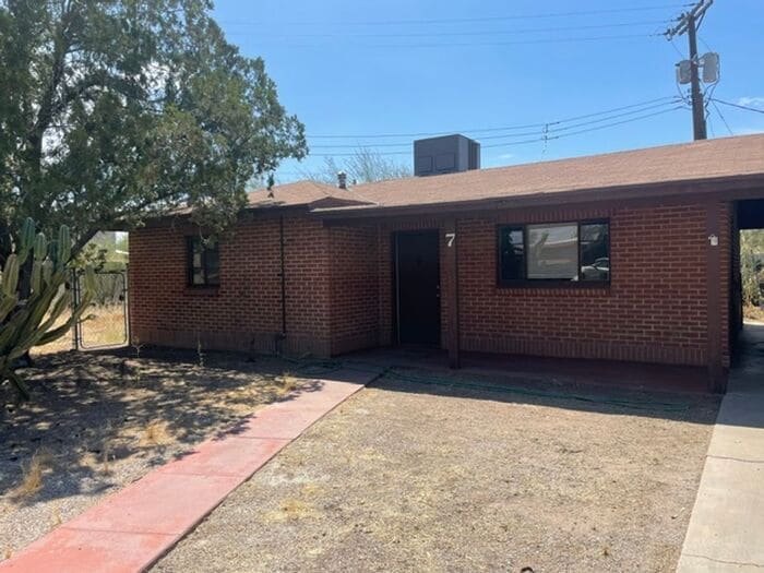 Photo - 1633 N Sycamore Blvd