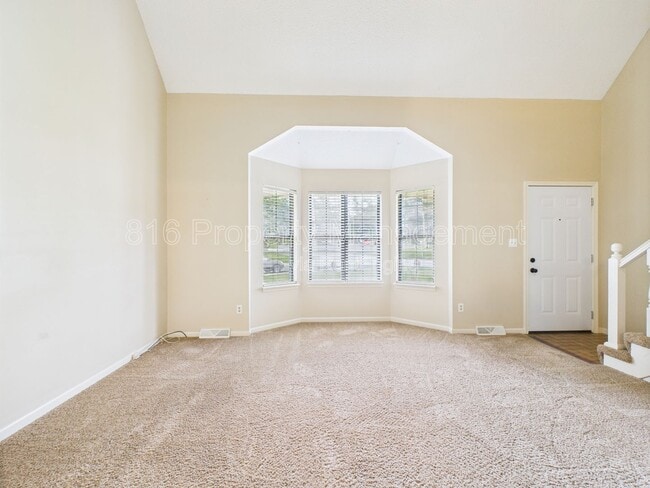 Photo - 166 SW Robin Rd