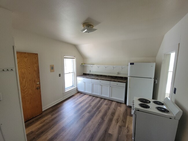 Photo - 514 Niagara St Unit C