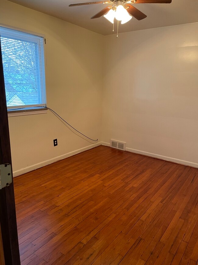 Building Photo - 20299 Moross Rd Unit 2 Bedroom Rental