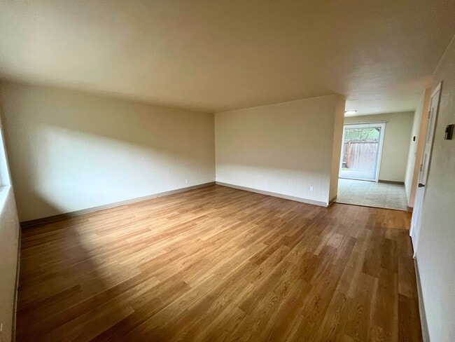 1671 Ferry St Unit 10