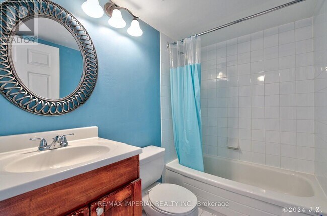 Photo - 24 Wellesley St W Unité 2201