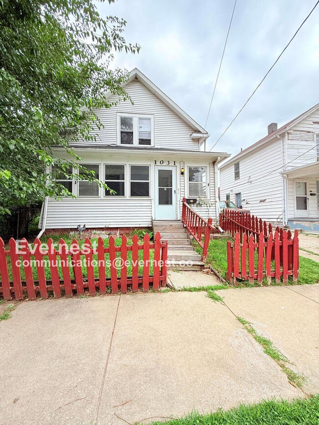 Building Photo - 1031 N Michigan St Rental