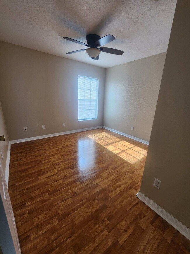 Photo - Three Bedroom Two Bath - Auburndale