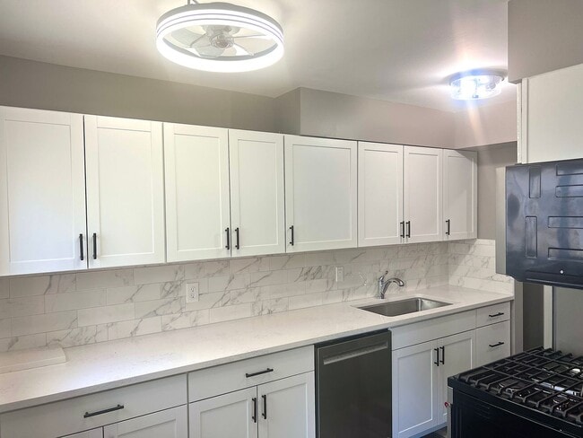 Photo - Charming 1-Bedroom Apartment Near JFK – Prime Location!