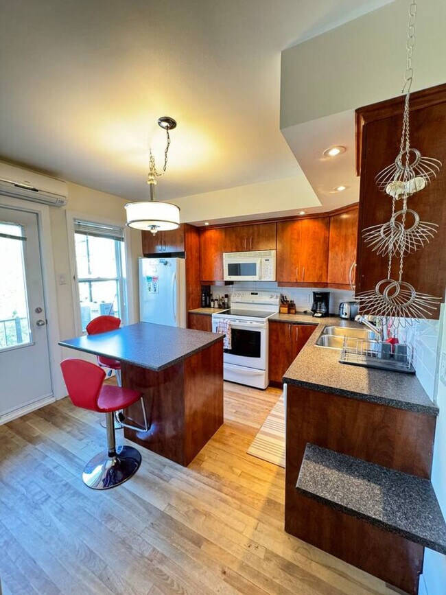 Photo - 6417-610e 10e Avenue Unit ID1234586P