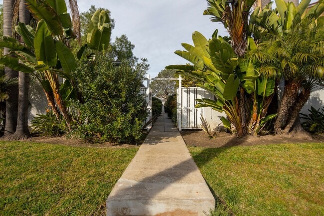 Photo - Charming Attached Cottage in the Heart of PB Unidad 1406 1/2