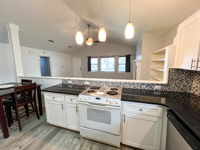 Photo - 359 Mercedes Ave