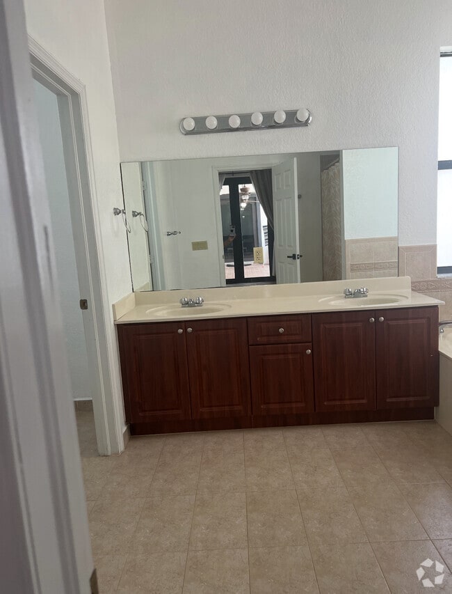 Building Photo - 18245 SW 228th St Rental