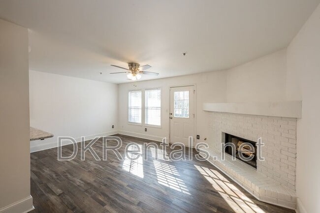 Photo - 215 Morris Ln