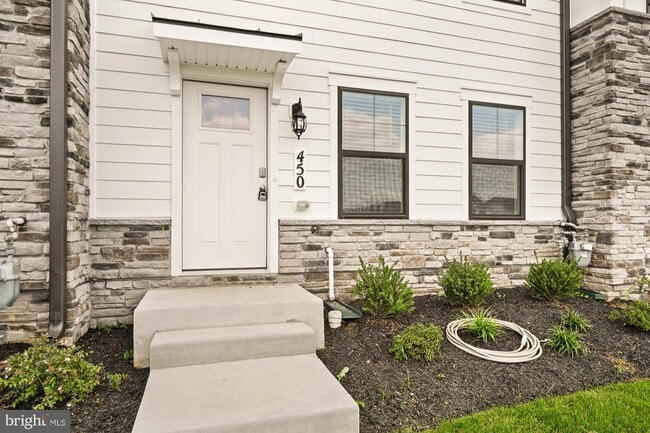 Photo - 450 Herringbone Wy