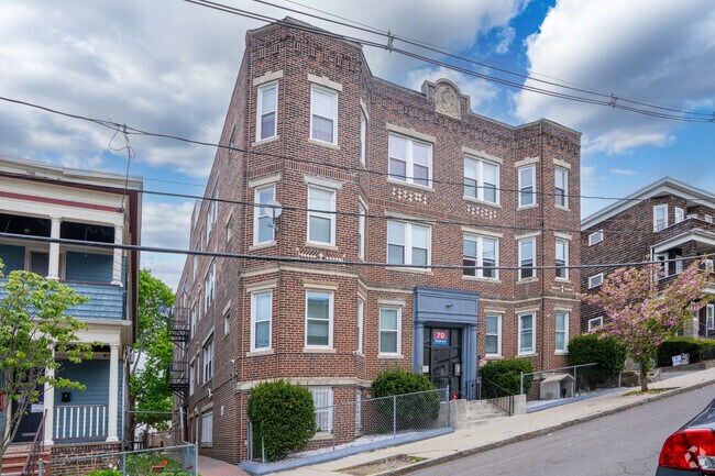 Alterno - 70 Bellingham St