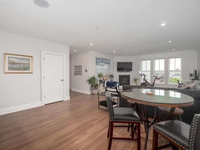 Photo - 45 L St Unit 3