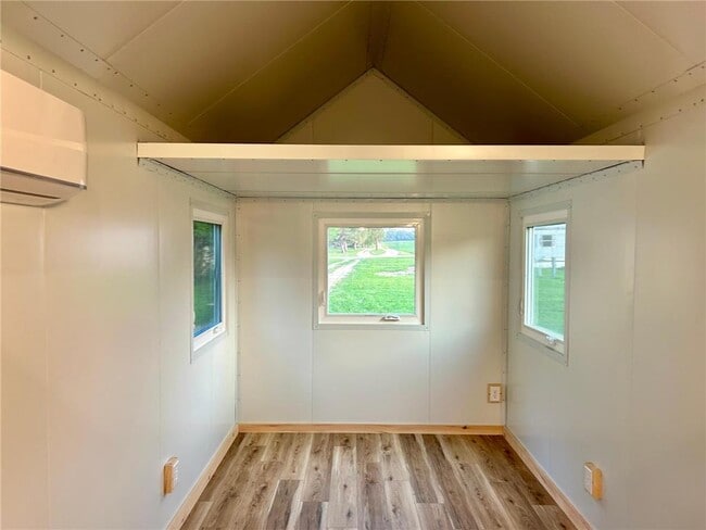 Photo - 301 S Prairie St