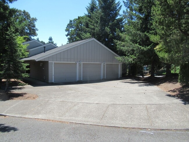 Building Photo - Split Level Two Bedroom Duplex Unit 2574