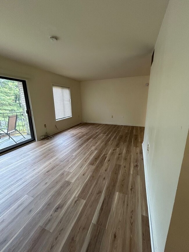 Photo - Rental, 1bed/1bath unit available in Green...