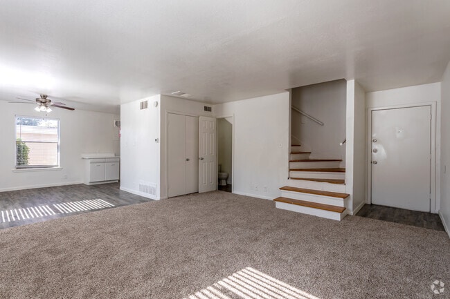 2BR, 1.5BA - 1024 SF TH - Living Area