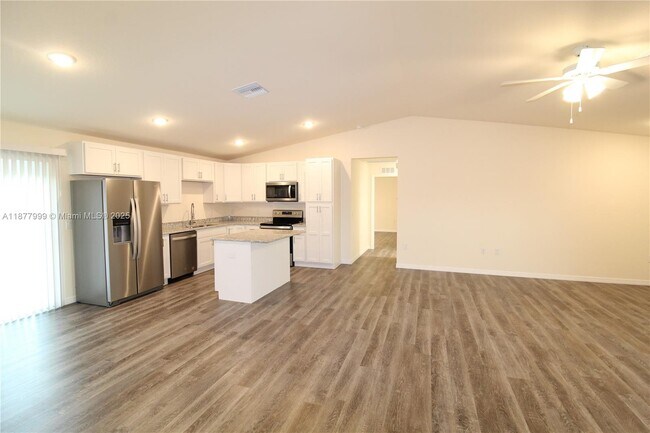 Photo - 555 Oakshire Ln