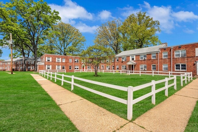 Photo - Essex Village & Marlyn Gardens Apartments