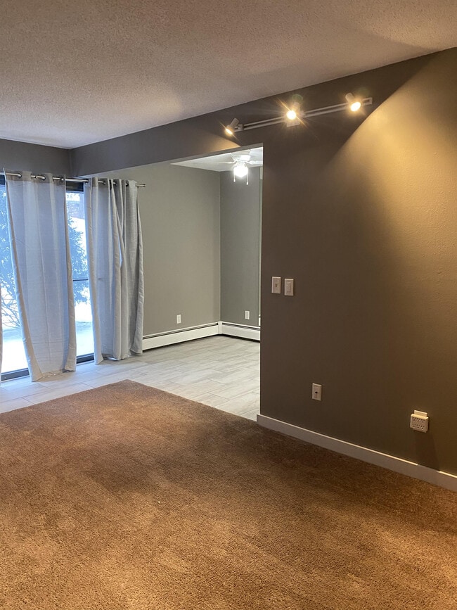 Photo - 946 Westbrooke Way