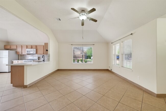 Building Photo - 19755 Cozy Cabbin Dr