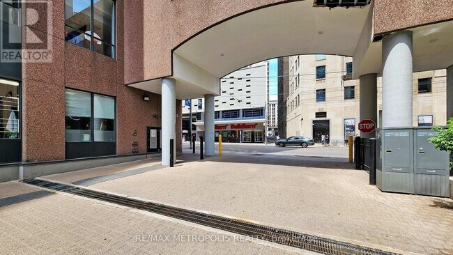 Photo - 7 Carlton St. Unit 904