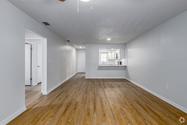 2 BR, 2 BA - 1,017SF
