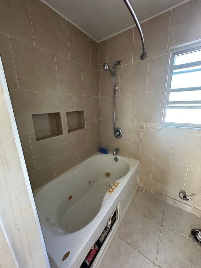 Photo - 2033 N Manning St