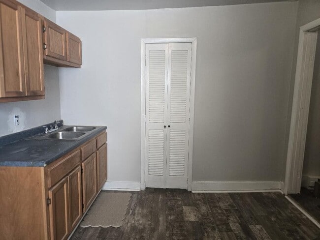 Fresh Paint - 437 E 9th St Unit A