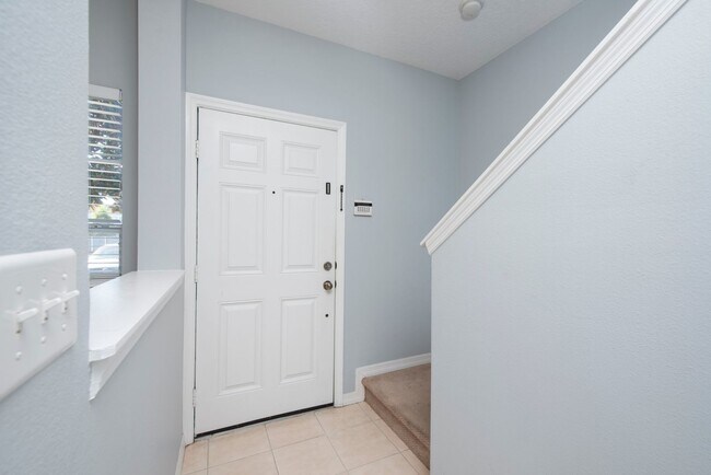 Photo - 2 Bedroom /2.5 bathrooms Town House. Just ...