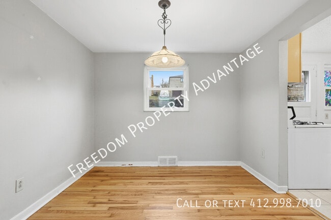 Building Photo - 2266 Glenbury St