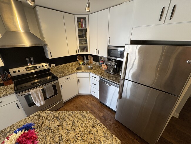 cocina - 1360 N Sandburg Ter Unidad 1701