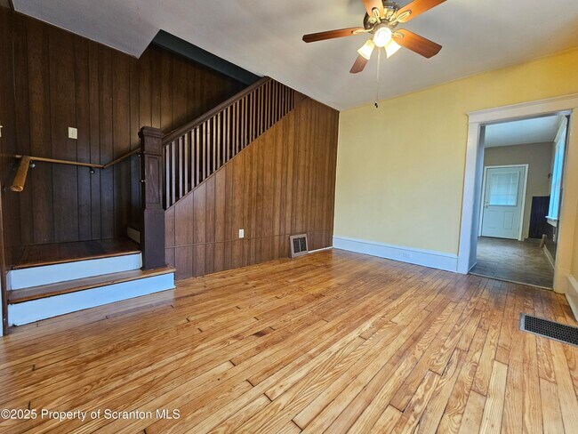 Photo - 777 Bennett St