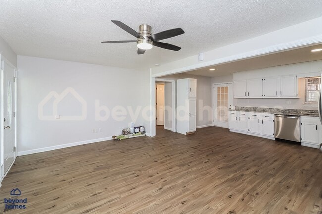 Photo - Gorgeous 4 bedroom / 3 full bath with 1,670 sq feet of space!